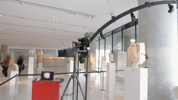 presentation video of the robotic arm for producing RTI files inside the Acropolis Museum