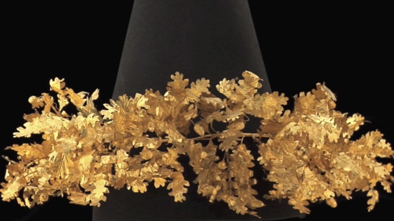 Gold wreath of Vergina - slow motion video