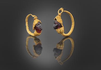 Gold earrings with inset heads of an African man and an African woman, made of semi-precious stones from the excavations of Thessaloniki Metro ©EFAPOTH