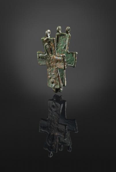 Reliquary cross (encolpion) intended to hold relics from the excavations of the Thessaloniki Metro ©EFAPOTH