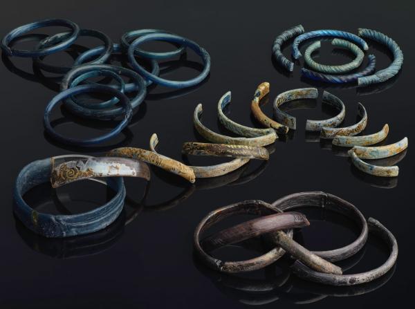 Composition of mid-byzantine glass bracelets from the excavations of the Thessaloniki Metro ©EFAPOTH