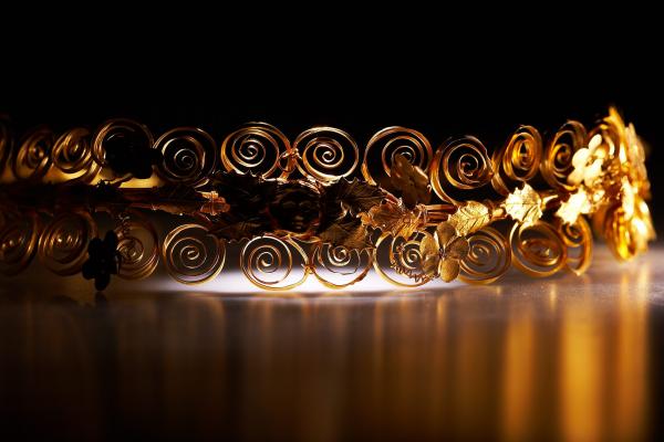 Gold diadem from Derveni, Greece with spiral jewelry and embossed Eros in the center. Collection of the Archaeological Museum of Thessaloniki. ©AMTH