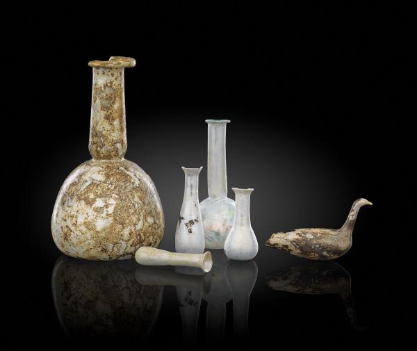 Roman glass vases for perfume oils (unguentaria) from the excavations of the Thessaloniki Metro ©EFAPOTH