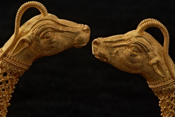 Detail of gold pendant (bracelet) with beaded decoration and animal-shaped ending, from Evropos, Greece. Collection of the Archaeological Museum of Thessaloniki. ©AMTH